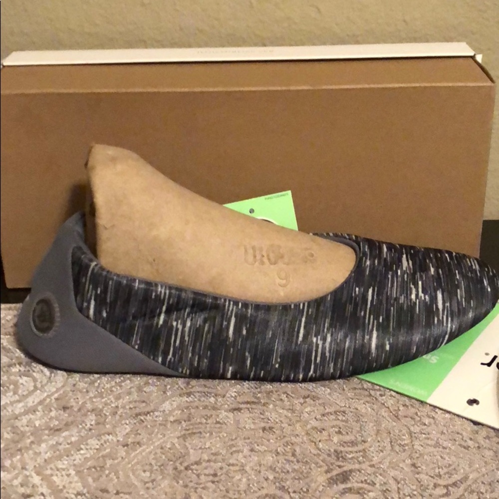 NWT Isotoner Slippers